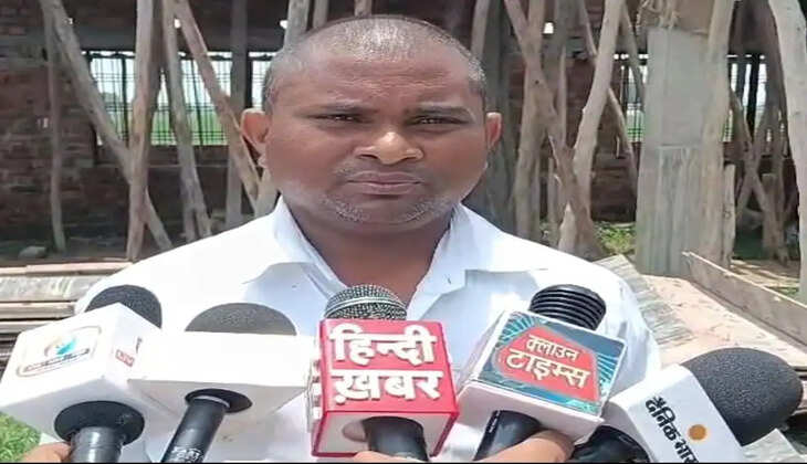 चंदौली के सैयदराजा क्षेत्र के पंचदेवरा गांव में हाईटेंशन बिजली लाइन मकान निर्माण में बाधा बन गई है। पीड़ित ने बिजली विभाग से लाइन स्थानांतरित करने की मांग की है। विभाग ने जल्द समाधान का भरोसा दिया है।