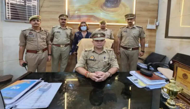 वाराणसी। कमिश्नरेट वाराणसी की चौक थाना पुलिस ने अपराधियों के खिलाफ चलाए जा रहे अभियान के तहत बड़ी कार्रवाई करते हुए मारपीट और धमकी के एक मामले में आरोपी युवक को गिरफ्तार कर लिया। पुलिस ने उसके कब्जे से घटना में प्रयुक्त एक नाजायज तलवार भी बरामद की है। आरोपी के खिलाफ भारतीय न्याय संहिता (बीएनएस) और आयुध अधिनियम की विभिन्न धाराओं में मुकदमा दर्ज कर आगे की कानूनी कार्रवाई की जा रही है।