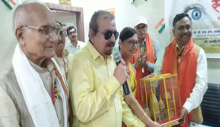 Varanasi News: 39 वा राष्ट्रीय नेत्रदान&nbsp;टण्डन नर्सिंग होम मे लायन्स डिस्ट्रिक्ट 321 E के तत्वावधान मे लायन्स आई बैंक का नेत्रदाता सम्मान समारोह
