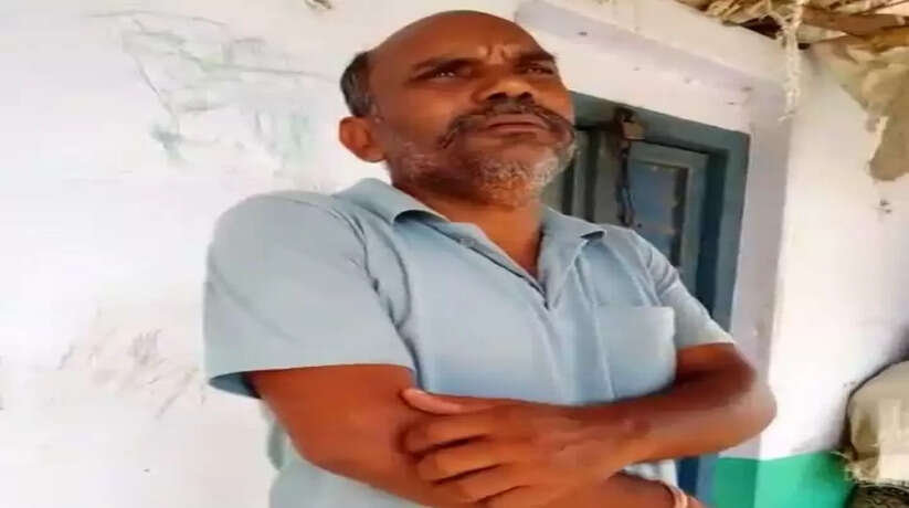 चंदौली में दबंग कोटेदार का घोटाला, खुलेआम कर रहा राशन की चोरी, नहीं है प्रशासन का डर, खबर सामने आने पर कहता है क्या सरकार देखने आएगी