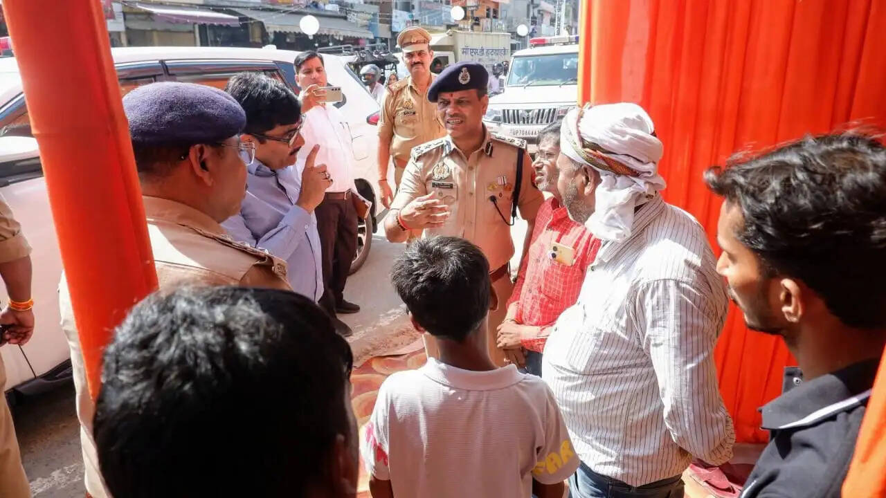 दुर्गा पूजा पंडालों में सुरक्षा व्यवस्था पर प्रशासन की पैनी नजर