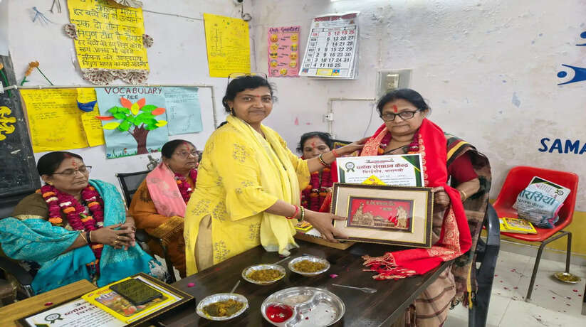 चौबेपुर वाराणसी में सेवा नृवित्त शिक्षकों का हुआ सम्मान