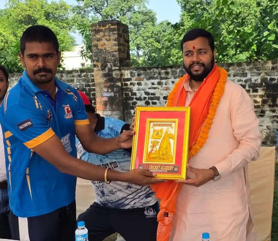 वाराणसी में क्रिकेट प्रतिभाओं को मिलेगा नया मंच, Ten X Cricket Academy का भव्य शुभारंभ