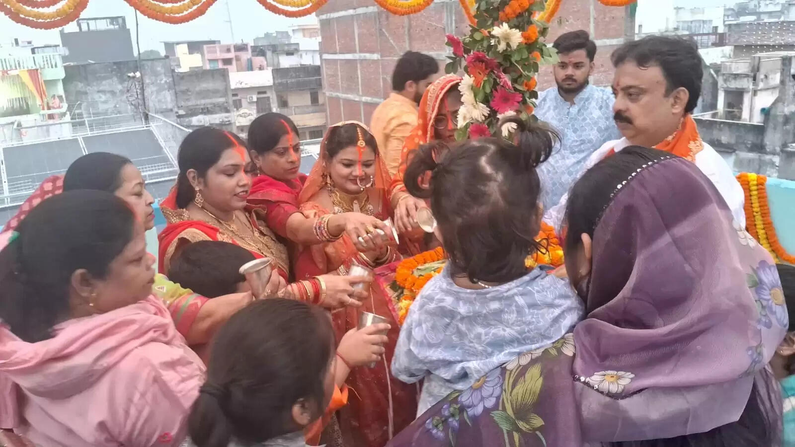 वाराणसी में शैलेश वर्मा ने परिवार संग मनाया डाला छठ महापर्व, आस्था और प्रकृति के संगम का किया वर्णन