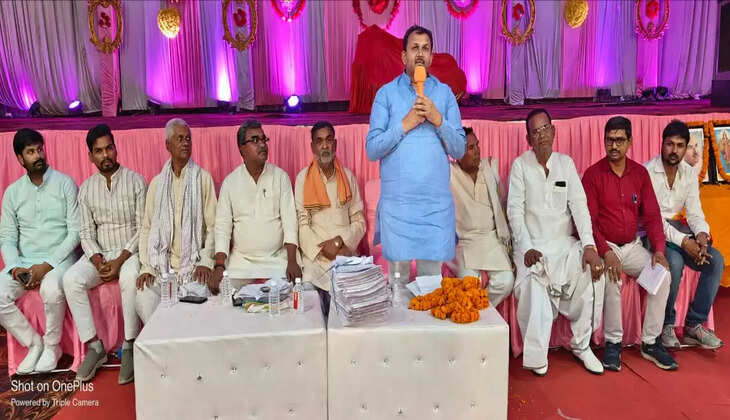 Gorakhpur News: सहजनवा&nbsp;भाजपा पाली मंडल कार्यकर्ताओं की घघसरा बाजार स्थित एक निजी हाल में बैठक सम्पन्न