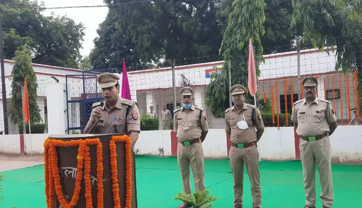 मिर्ज़ापुर पुलिस लाइन में महात्मा गांधी और लाल बहादुर शास्त्री की जयंती मनाई गई