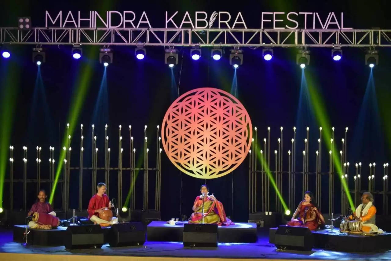 वाराणसी: Mahindra Kabira Festival में पहले दिन चला संगीत का जादू