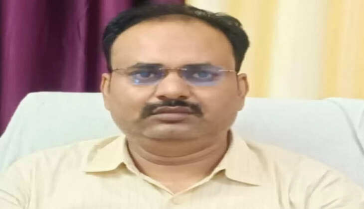 चंदौली के किसानों को खाद खरीदने हेतु किसान खतौनी तथा आधार कार्ड लाना अनिवार्य