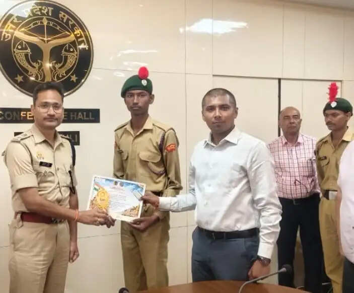 Varanasi Air Show 2026, Chandauli News Today, NCC Cadets Honored, Varanasi Air Show News, Chandauli NCC Cadets, Akash Patel SP Chandauli, R Jagat Sai CDO, NCC Cadets Appreciation, Air Show Volunteers, Chandauli Latest News, Varanasi News Today, Uttar Pradesh News