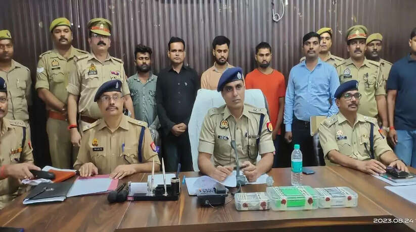 चन्दौली साइबर टीम व थाना मुगलसराय पुलिस की संयुक्त कार्यवाही, 04 अन्तर्जनपदीय शातिर साइबर अपराधी गिरफ्तार