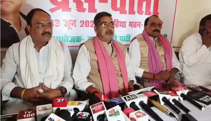 चंदौली सांसद वीरेंद्र सिंह ने केंद्र सरकार के 12 वर्ष के कार्यकाल पर सवाल उठाते हुए रोजगार, शिक्षा, आरक्षण, विदेश नीति और कई सरकारी योजनाओं की सफलता पर शंका जताई।