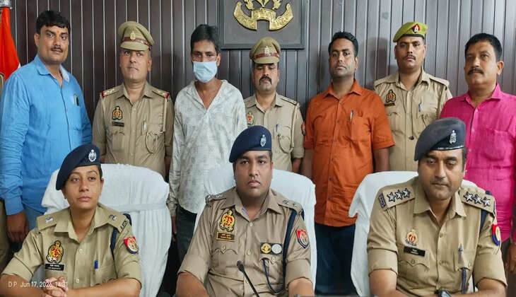 वाराणसी के सारनाथ थाना क्षेत्र में ऑपरेशन चक्रव्यूह के तहत पुलिस ने एक युवक को गिरफ्तार किया। आरोपी के कब्जे से दो अवैध पिस्टल, कारतूस और बुलेट मोटरसाइकिल बरामद हुई।