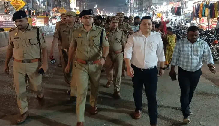 चंदौली में आगामी त्यौहारों को देखते हुए जिलाधिकारी व पुलिस अधीक्षक ने&nbsp;नगर क्षेत्र में किया भ्रमण