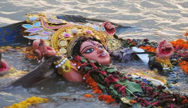 Varanasi News: वाराणसी में एनजीटी की गाइडलाइन के अनुरूप होगा मूर्तियों का विसर्जन, 12 कुंड चिह्नित