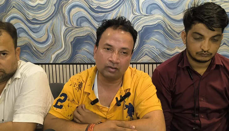 Varanasi News:&nbsp;कचहरी परिसर में बैंक मैनेजर पर जानलेवा हमला, पत्नी और ससुराल पक्ष पर गंभीर आरोप