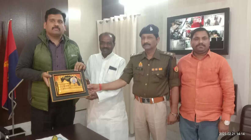 Chandauli News: एसपी से मिला अखिल भारतीय उद्योग व्यापार मंडल प्रतिनिधि मंडल