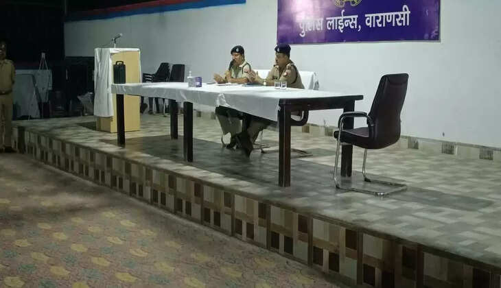 पुलिस अधीक्षक वाराणसी ग्रामीण ने डायल 112 के कर्मचारियों के साथ की बैठक