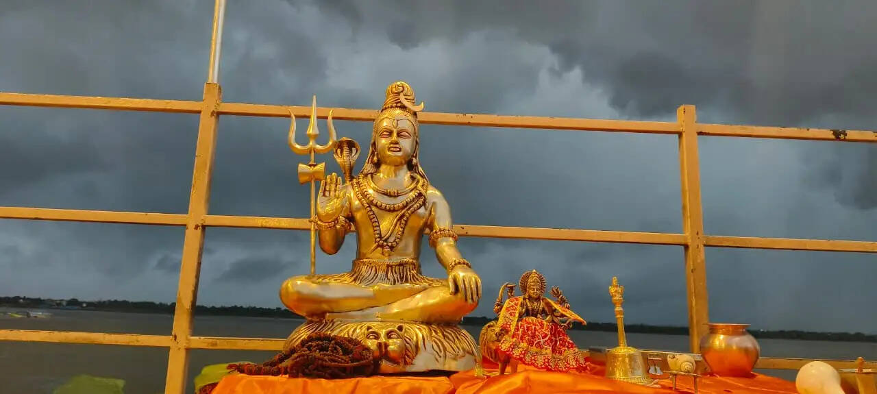 वाराणसी समेत पूर्वांचल में आफत बन सकता है अवदाब, बारिश-आंधी को लेकर अलर्ट