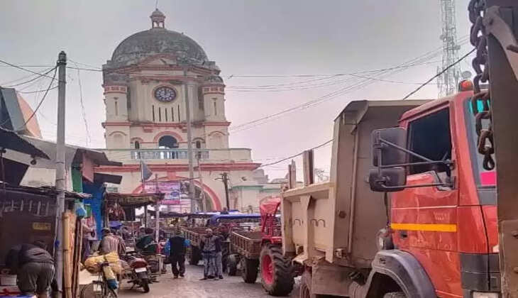 जमुई के गिद्धौर बाजार में बड़ी गाड़ियों के परिचालन हेतु समय निर्धारित करने के संदर्भ में सौंपा आग्रह पत्र