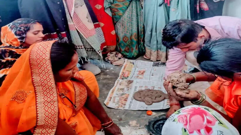 विकास खण्डो मे संचालित अस्थाई आश्रय स्थलो में गाय के गोबर से निर्मित विभिन्न उत्पादो पर प्रशिक्षण कार्यशाला आयोजन