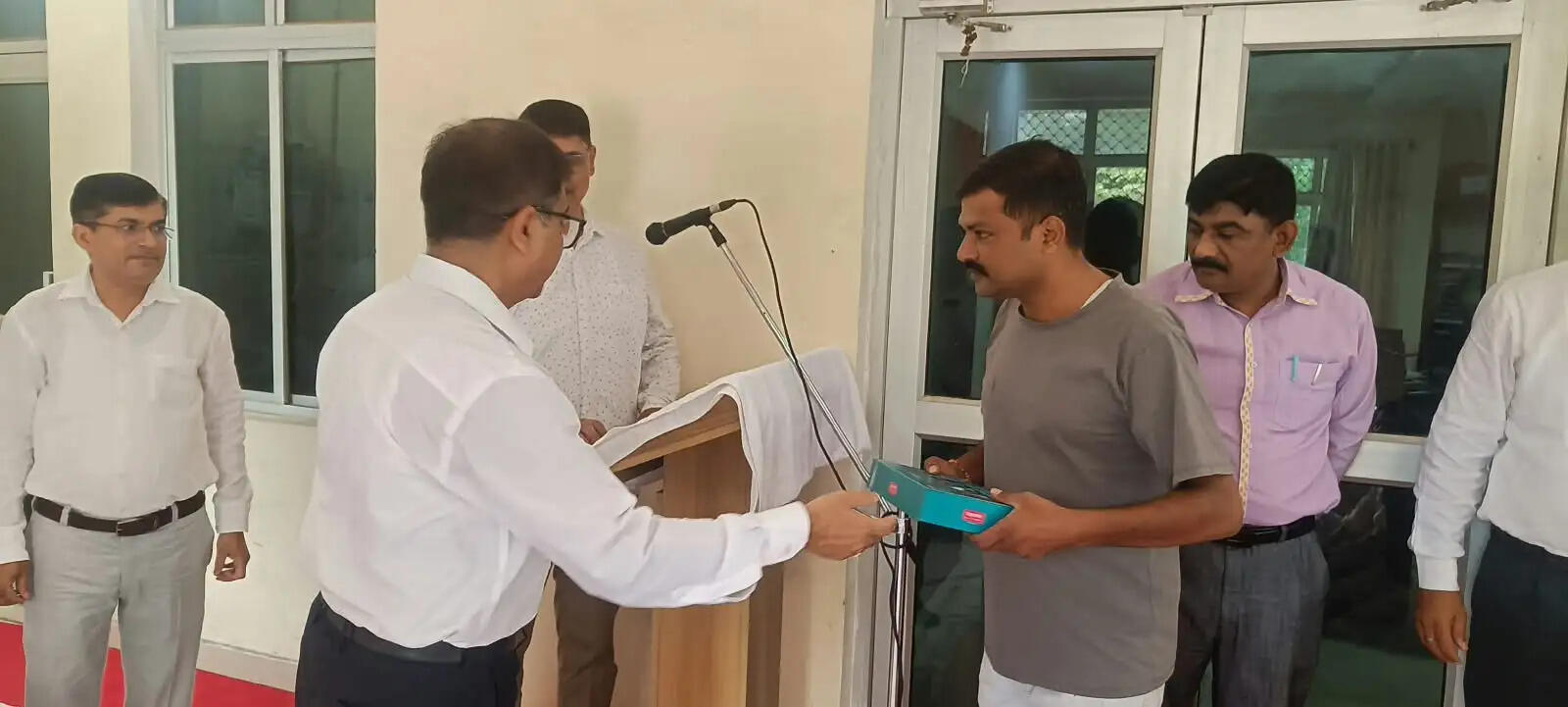 एडीजी जोन राम कुमार ने कार्यालय में किया ध्वजारोहण​​​​​​​