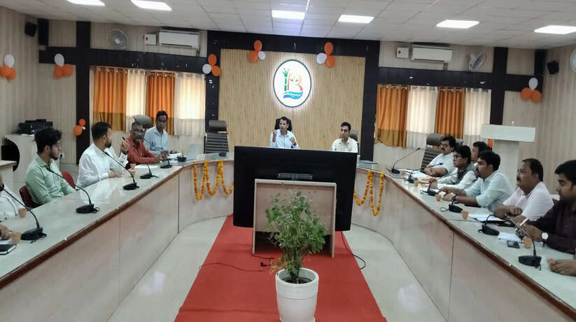 प्रयागराज मंडल में उद्योगों को बढ़ावा देने पर जोर, उद्यमियों की समस्याओं के त्वरित समाधान के निर्देश