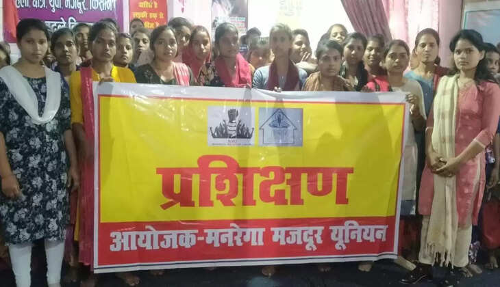वाराणसी में किशोरियों को एनेमिया से बचने हेतु कार्यशाला का आयोजन