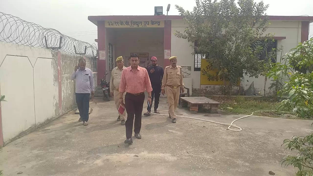 Sadar SDM inspected various sub-stations in Chandauli in view of strike of electricity employees