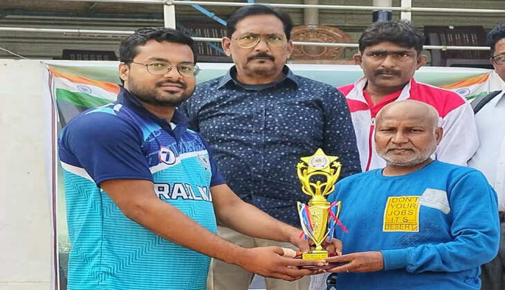 वाराणसी पूर्वोत्तर रेलवे में क्रिकेट प्रतियोगिता का आयोजन, विद्युत टीआरडी विभाग ने सिग्नल विभाग को हराकर सेमिफाइनल में किया प्रवेश