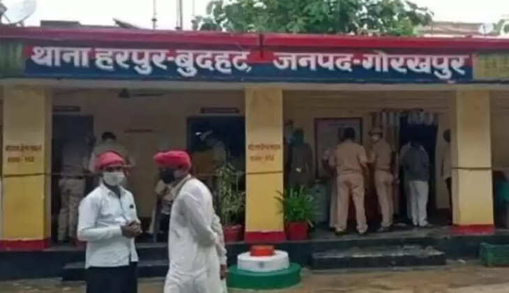 गोरखपुर में&nbsp;विवादित जमीन पर निर्माण&nbsp;की सूचना पर पहुंची पुलिस से भयंकर&nbsp;झड़प&nbsp;