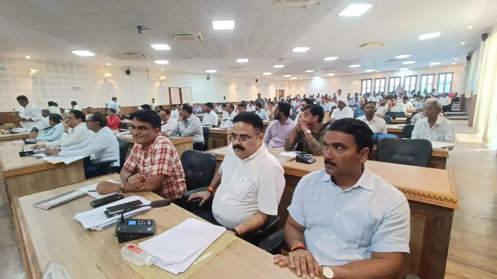 DISHA Meeting, Kamlesh Paswan, Ravi Kishan, Gorakhpur News, District Development Coordination Committee, Deepak Meena, Mayor Manglesh Srivastava, MGNREGA, PM Awas Yojana, Jal Jeevan Mission, Ayushman Bharat, PM Kisan Samman Nidhi, Development Schemes, Public Welfare Projects, UP News