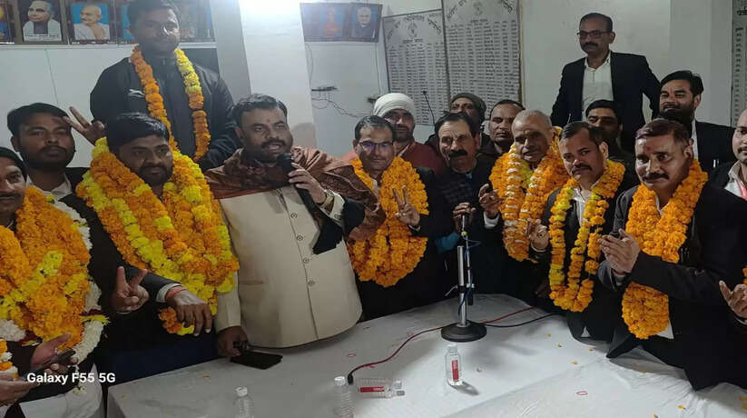 चंदौली: सिविल बार एसोसिएशन चुनाव शांतिपूर्ण संपन्न, डॉ. वीरेंद्र प्रताप सिंह अध्यक्ष निर्वाचित