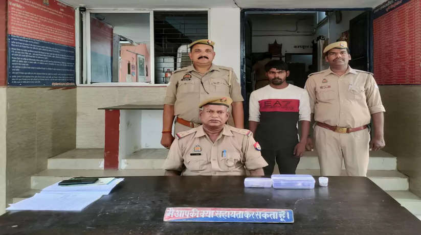 Chanduli News: घर में घुस कर मोबाइल,कपड़ा,ज्वेलरी की चोरी करने वाला अभियुक्त गिरफ्तार अभियुक्त  रात के अंधेरे मे चोरी की घटना को देता था अंजाम 