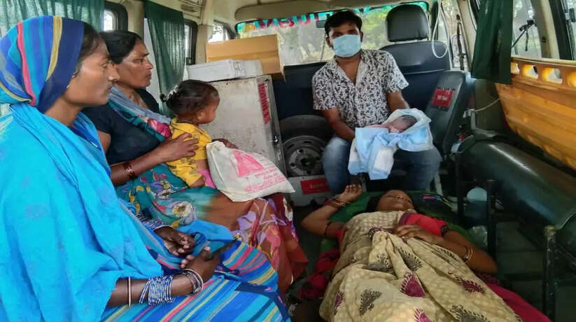 एंबुलेंस में प्रसूता ने दिया जन्म, जच्चा-बच्चा दोनों सुरक्षित