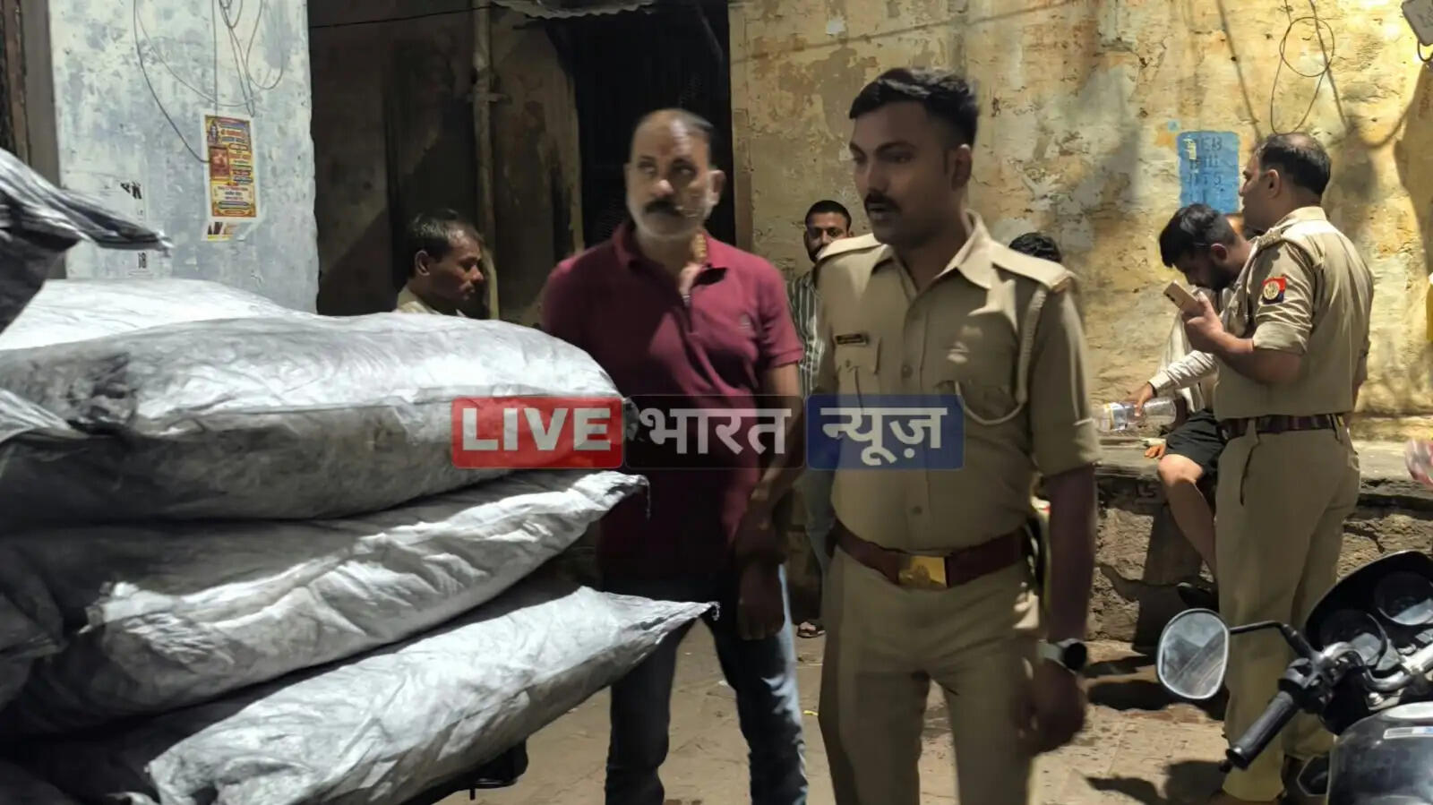 Varanasi News Today, Varanasi Breaking News, Varanasi Explosives Recovery, Ammonium Nitrate News, Dinanath Gola News, Jalpadevi Marg Varanasi, Kotwali Police Varanasi, Saptasagar Chowki, Banaras Latest News, UP Breaking News, Live Bharat News