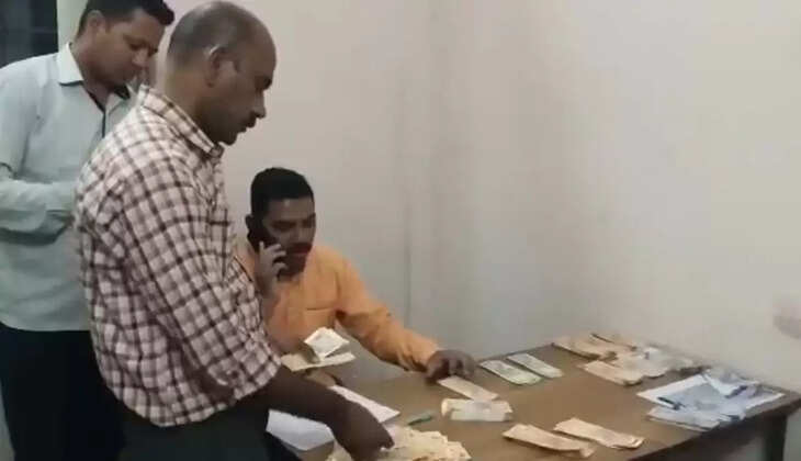 Watching videos on YouTube in Jalgaon district of Mumbai, Maharashtra:&nbsp;50000 रुपए में बना देता था डेढ़ लाख रुपए का नकली नोट, यूट्यूब देखकर युवक ने शुरू किया जाली नोट का लंबा चौड़ा कारोबार