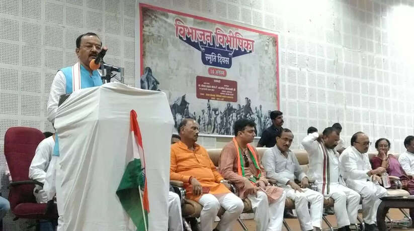 Prayagraj News: उपमुख्यमंत्री विभाजन विभीषिका स्मृति दिवस के अवसर पर आयोजित गोष्ठी कार्यक्रम में हुए सम्मलित