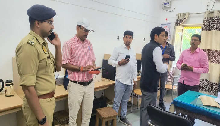 गोरखपुर आरटीओ में औचक निरीक्षण से मचा हड़कंप, अनधिकृत रूप से काम करता मिला व्यक्ति