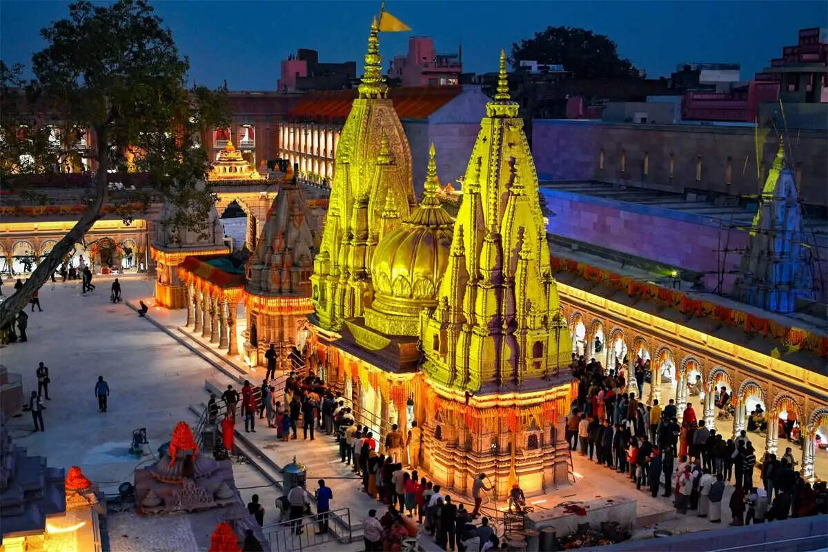 मंदिरों की नगरी काशी, जहां मोक्ष की तलाश में पहुंचती है दुनिया