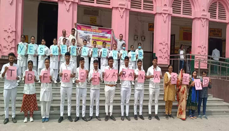 &nbsp;Varanasi News: टीबी जागरुकता मार्च भी निकाला गया जिसमें हरि बंधू नर्सिंग एवं पैरामेडिकल स्टाफ के द्वारा निकाला गया टीबी हारेगा देश जितेगा
