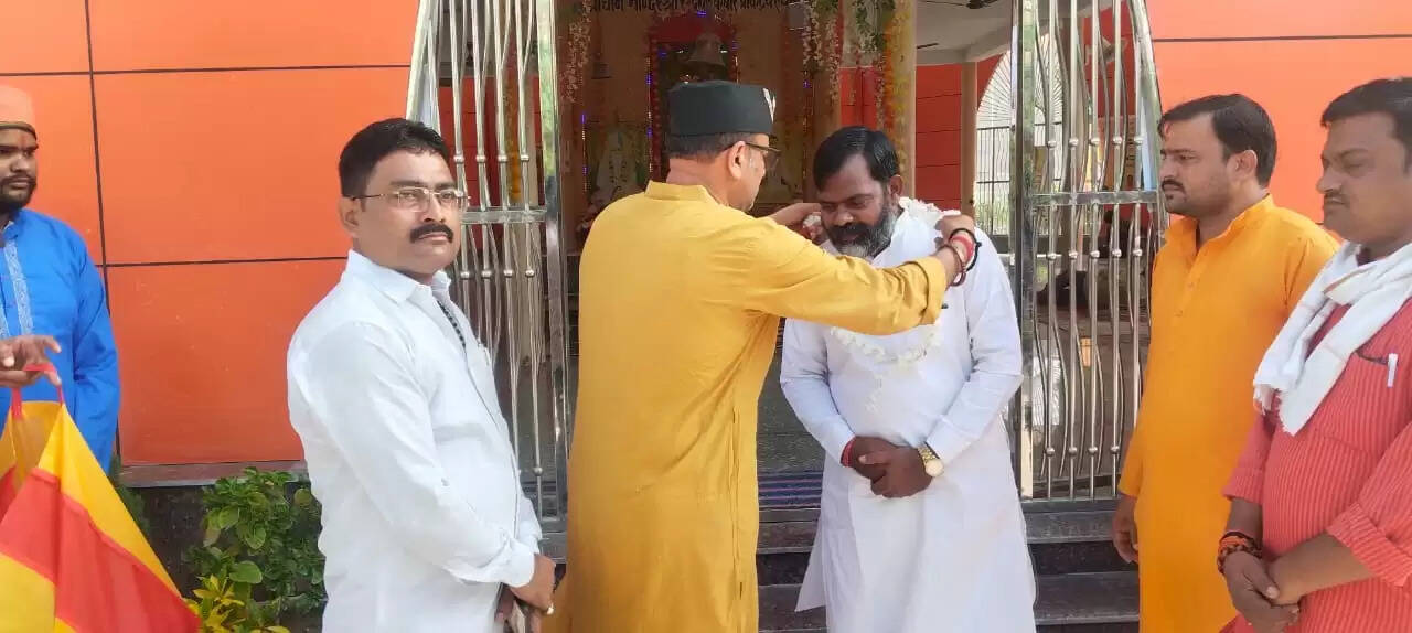 वाराणसी के प्राचीन कबीर प्रकट स्थल में धूमधाम से मनाया गया गुरु पूर्णिमा महापर्व