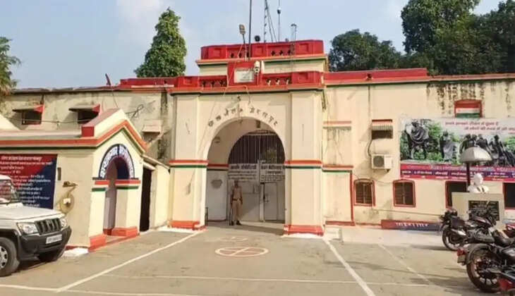 Gorakhpur Jail Escape, Gorakhpur Prison News, Gorakhpur Jail News, Prisoner Escape News, POCSO Accused Escape, Rape Accused Escape, Uttar Pradesh Jail News, Gorakhpur Crime News, UP Crime News, District Jail Gorakhpur, Jail Security Lapse, Prison Security, Police Investigation, Gorakhpur Breaking News, Uttar Pradesh News, Jail Administration, Crime News India, POCSO Case News, Live Bharat News, Gorakhpur Today News