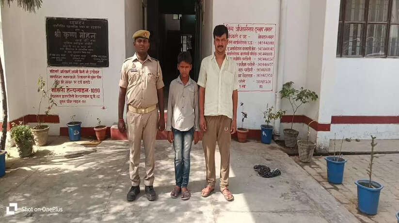 Chandauli News: चन्दौली में थाना सैयदराजा पुलिस ने गुमशुदा बालक को बरामद कर परिजनों को किया सुपुर्द