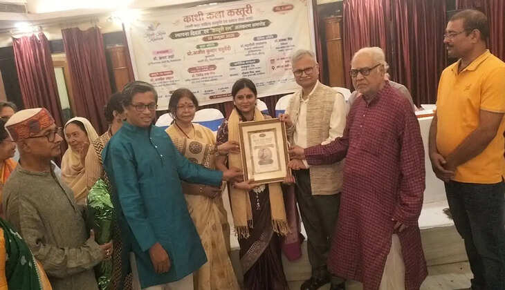 काशी कला कस्तूरी का स्थापना दिवस समारोह संपन्न, तीन विभूतियां सम्मानित