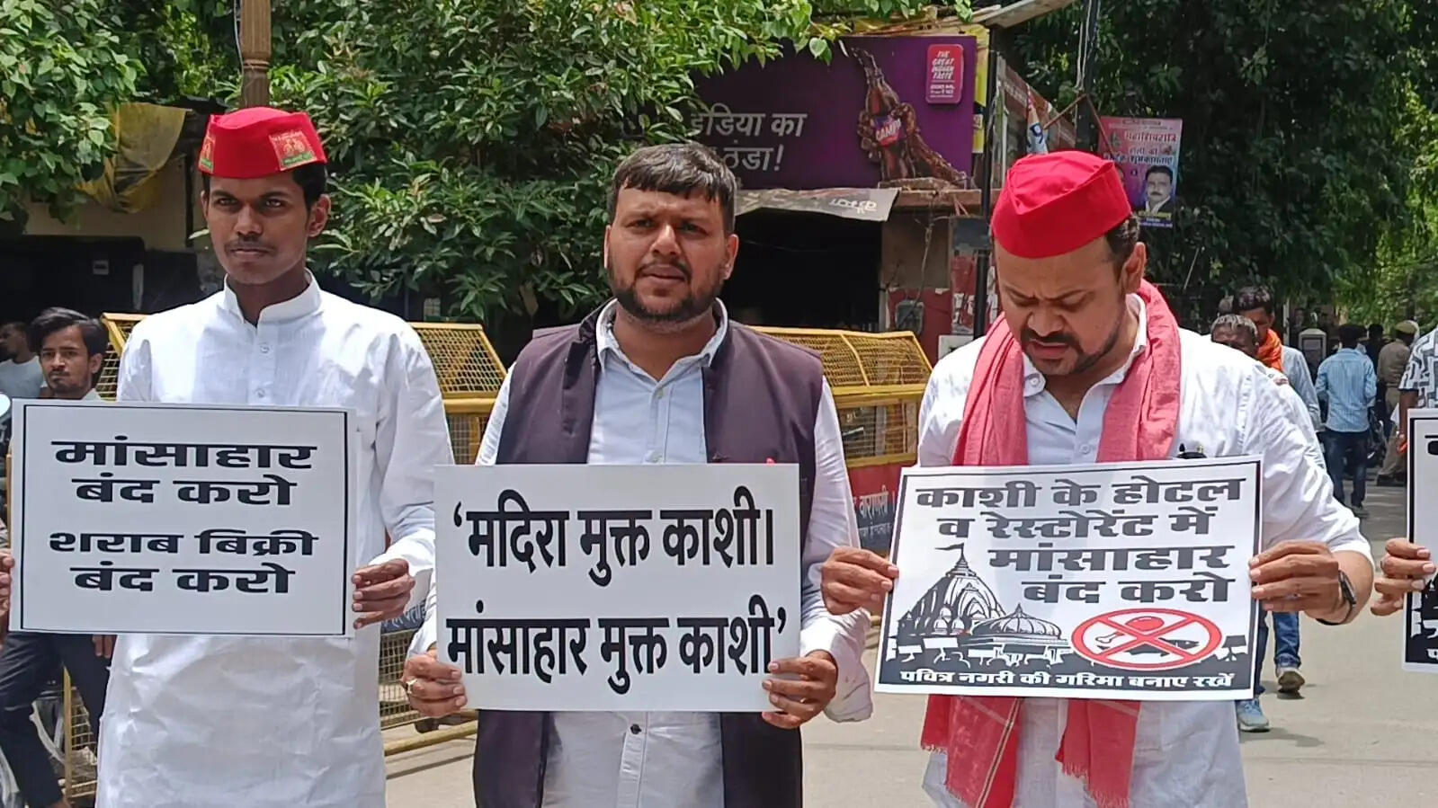पार्टी का कहना है कि शहर के विभिन्न हिस्सों में संचालित शराब की दुकानों और बार के कारण देर रात तक शोर-शराबा, हुड़दंग और असामाजिक गतिविधियों की शिकायतें सामने आती रहती हैं। इससे आम नागरिकों, विशेषकर महिलाओं और बच्चों को परेशानी का सामना करना पड़ता है।