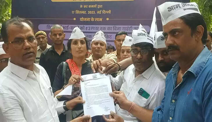 Varanasi News:&nbsp;आप कार्यकर्ताओं ने पार्टी सांसद संजय सिंह की गिरफ्तारी पर&nbsp;विशाल धरना प्रदर्शन एवं महामहिम राष्ट्रपति के नाम दिया&nbsp;ज्ञापन