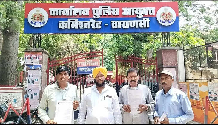 वाराणसी में ऑटो रिक्शा यूनियन ने पुलिस आयुक्त को ज्ञापन सौंपकर क्यूआर कोड व्यवस्था फिर से लागू करने, बिना परमिट वाहनों पर कार्रवाई और कथित अवैध वसूली की निष्पक्ष जांच कराने की मांग की।