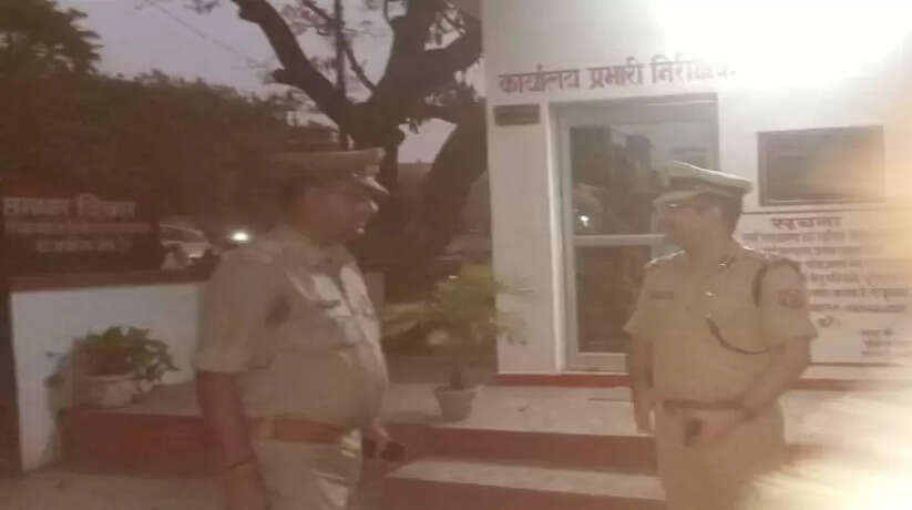 ग्रामीण पुलिस अधीक्षक ने रोहनिया थाने का किया औचक निरीक्षण