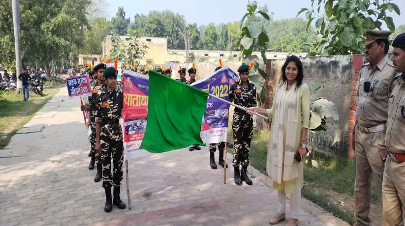यातायात नियमों का पालन करें, रहेंगे सुरक्षित: जिलाधिकारी 