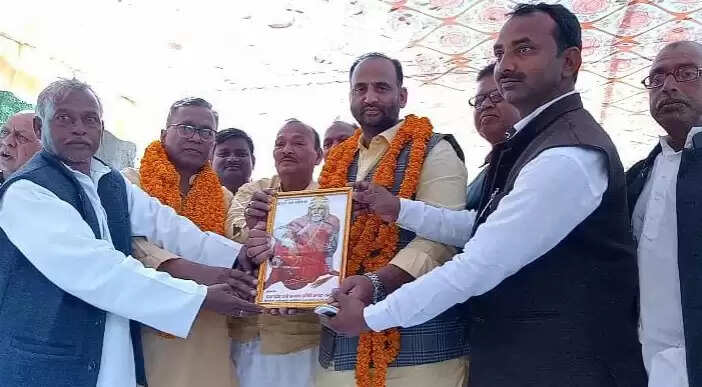 Chandauli News: अत्याचार से पीड़ित लोगों की आवाज उठाने वाले संत बाबा गाडगे की आज है जयंती